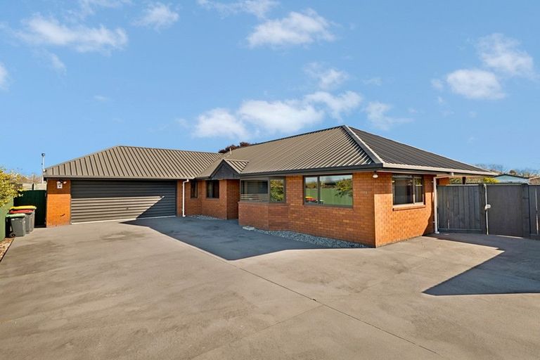 Photo of property in 2/7 Thicket Close, Redwood, Christchurch, 8051