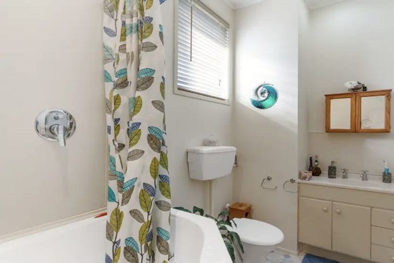 Photo of property in 38 Yearsley Place, Manurewa, Auckland, 2102