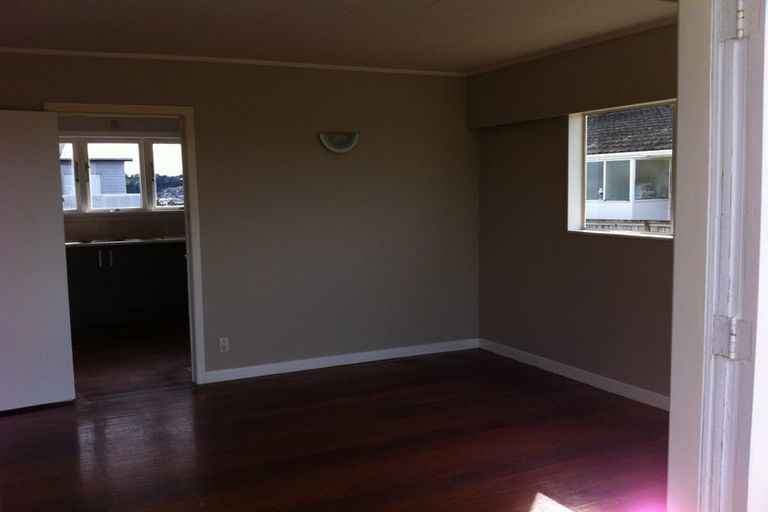 Photo of property in 868 East Coast Road, Northcross, Auckland, 0630