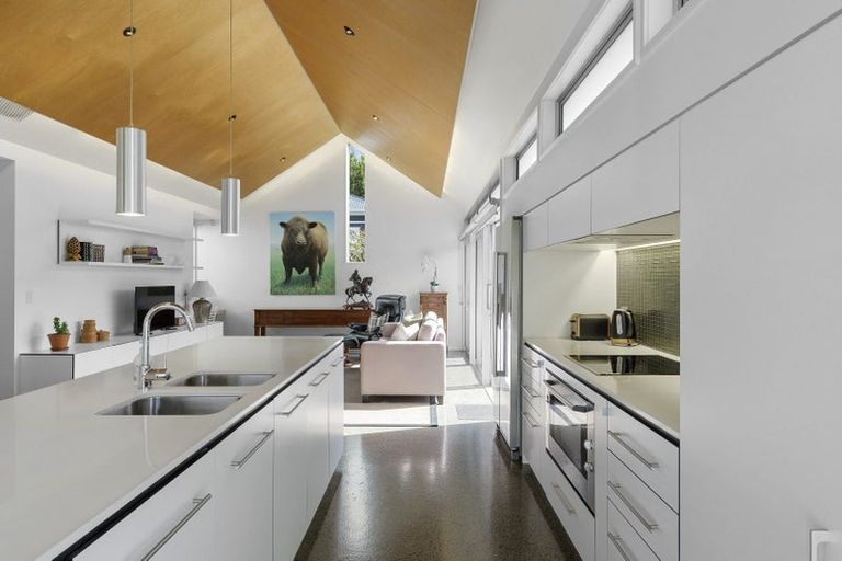 Photo of property in 65 Hawkesbury Avenue, St Albans, Christchurch, 8014