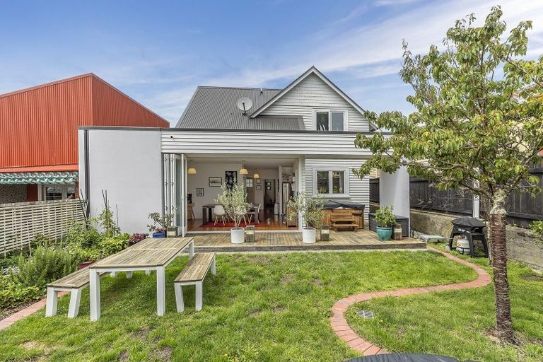 Photo of property in 8 Hargreaves Street, Mount Cook, Wellington, 6021
