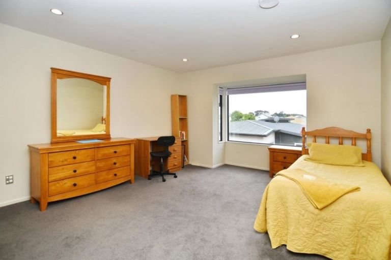 Photo of property in 8 Cunneen Place, Aidanfield, Christchurch, 8025