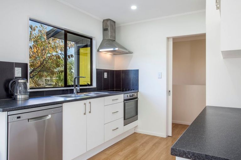 Photo of property in 7 Flaunty Place, West Harbour, Auckland, 0618