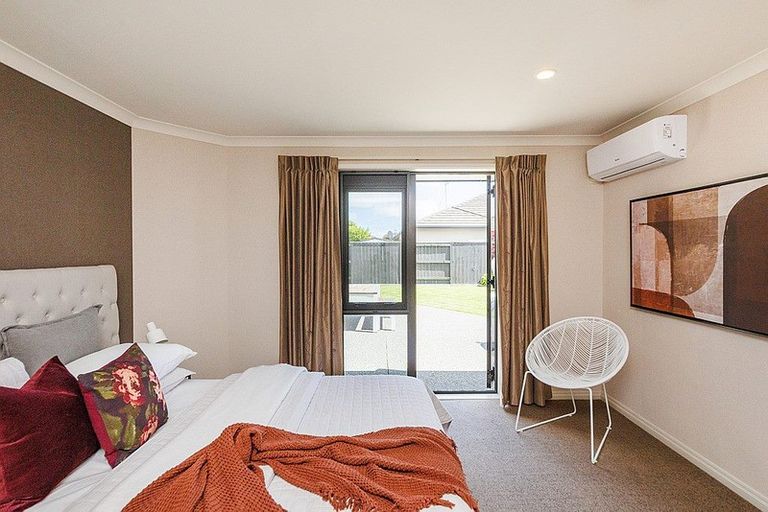 Photo of property in 33 Rodeo Drive, Kelvin Grove, Palmerston North, 4414