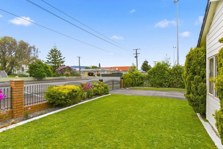 Photo of property in 63 Weraroa Road, Levin, 5510