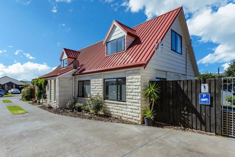 Photo of property in 5 Sheraton Place, Redwood, Christchurch, 8051