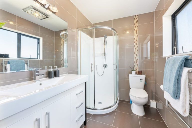 Photo of property in 2 Bangla Place, Massey, Auckland, 0614