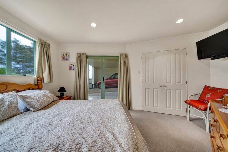 Photo of property in 3a Hillcrest Street, Glen Avon, New Plymouth, 4312