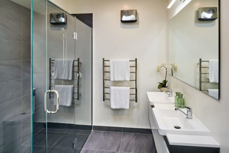 Photo of property in 34 Seaview Road, Paremata, Porirua, 5024