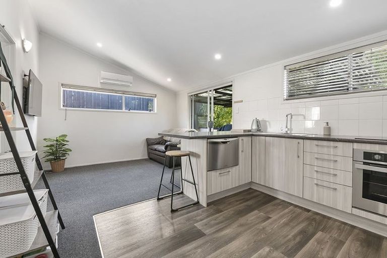 Photo of property in 25a Matai Road, Stanmore Bay, Whangaparaoa, 0932