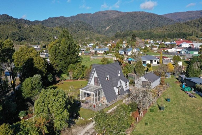 Photo of property in 32 Fraser Street, Ross, 7812