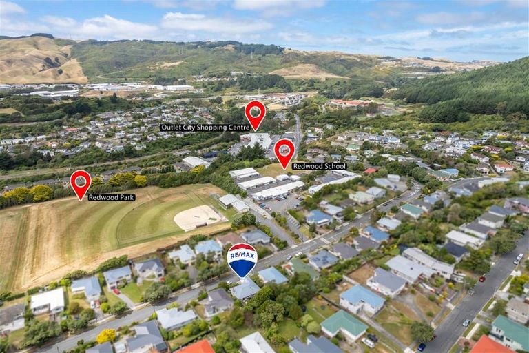 Photo of property in 76 Redwood Avenue, Tawa, Wellington, 5028
