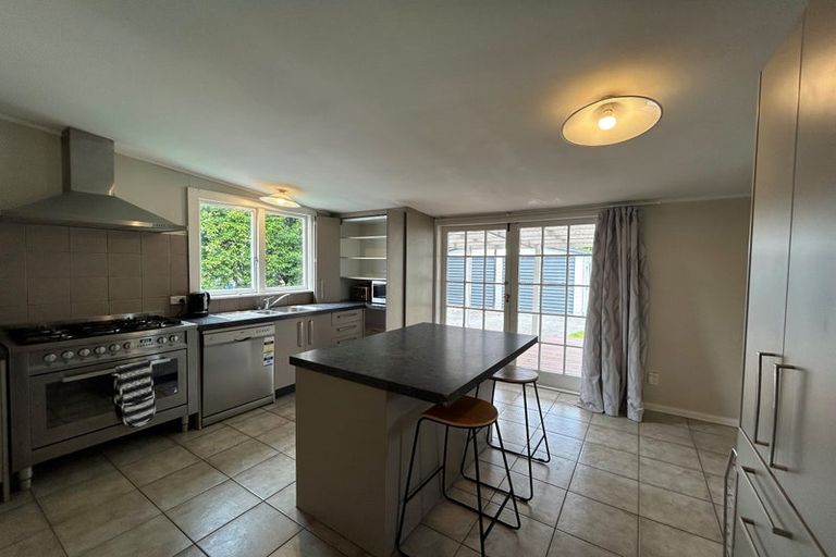 Photo of property in 702 Avenue Road West, Saint Leonards, Hastings, 4120