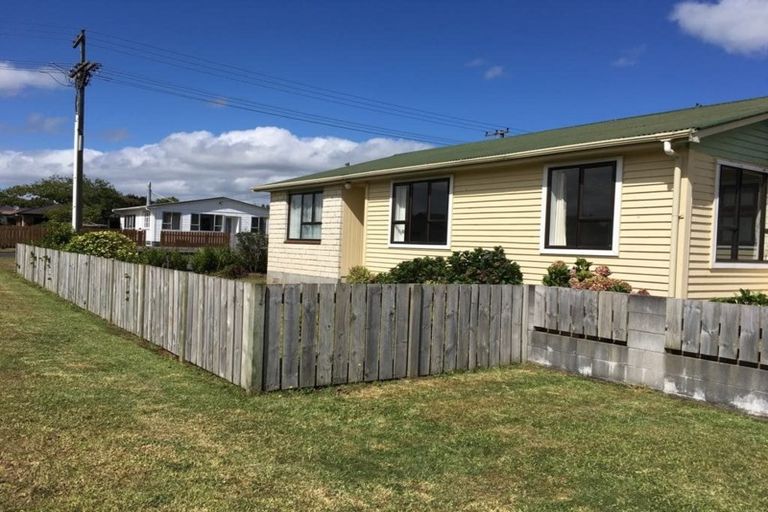 Photo of property in 8 Maire Street, Inglewood, 4330