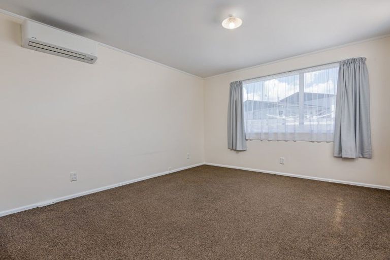 Photo of property in 20 Dunk Place, Milson, Palmerston North, 4414