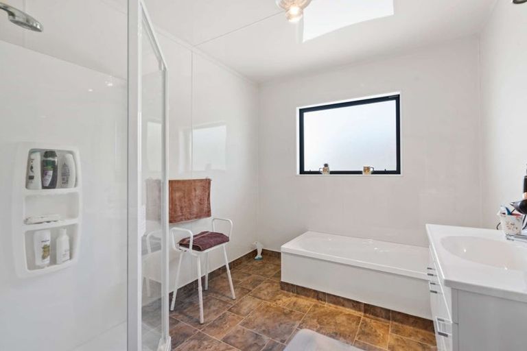 Photo of property in 8 Macandrew Street, Owaka, 9535