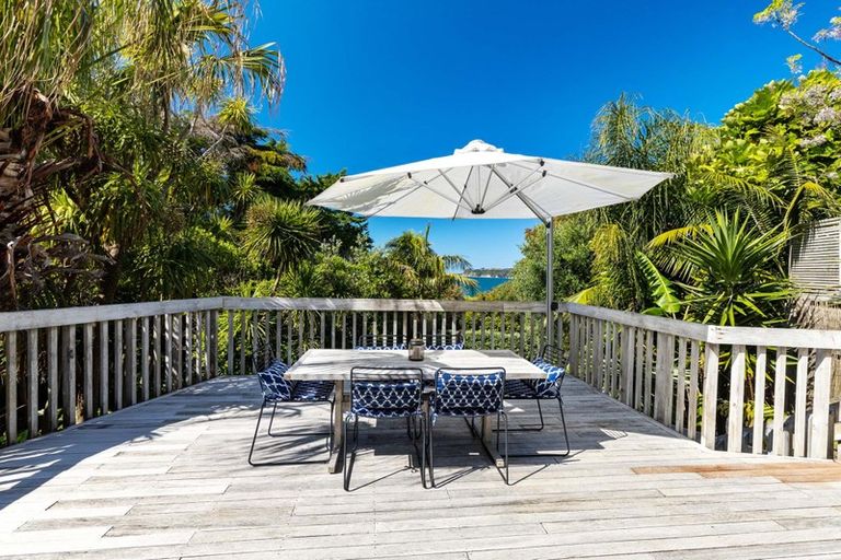 Photo of property in 4/9a Melandra Road, Stanmore Bay, Whangaparaoa, 0932