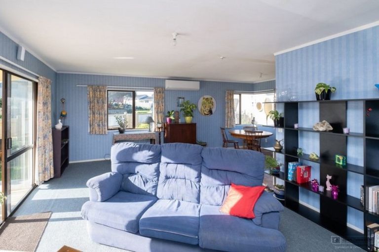 Photo of property in 19 Chartwell Drive, Eltham, 4322