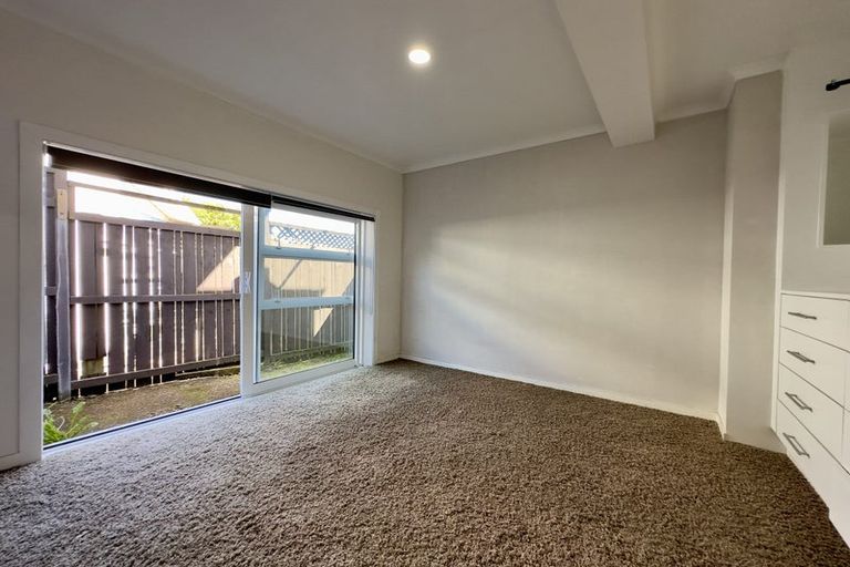 Photo of property in 2/49 Archers Road, Hillcrest, Auckland, 0629