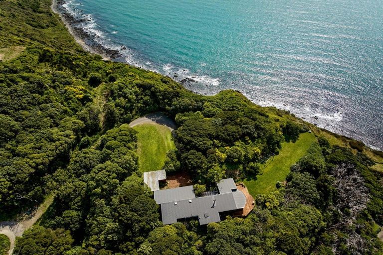 Photo of property in 21 Raroa Place, Pukerua Bay, 5026