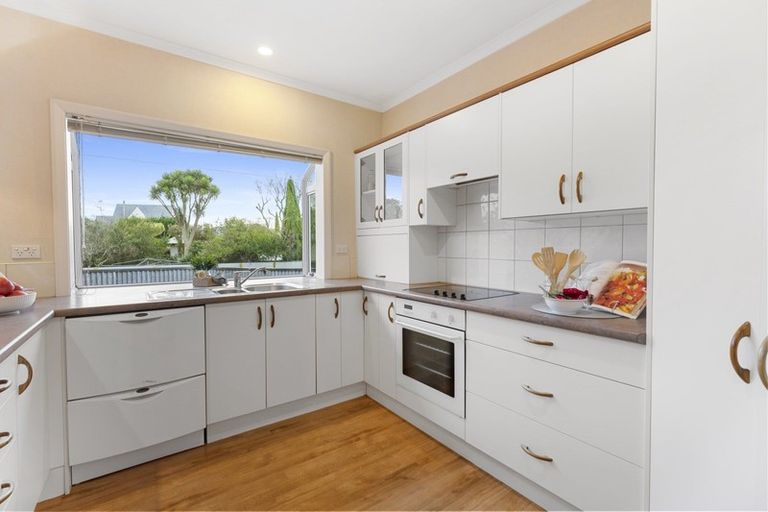 Photo of property in 17 Miles Place, Awapuni, Palmerston North, 4412