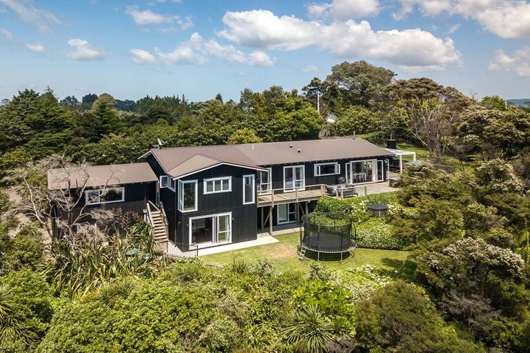Photo of property in 373 Paremoremo Road, Paremoremo, Auckland, 0632