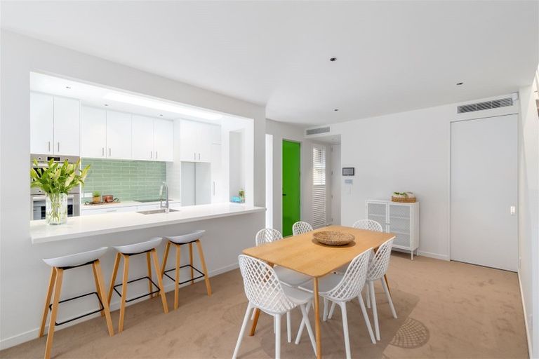 Photo of property in 89 Holly Road, St Albans, Christchurch, 8014