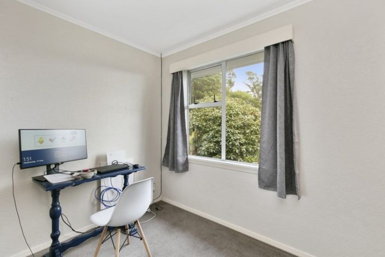 Photo of property in 22 Paparangi Crescent, Paparangi, Wellington, 6037