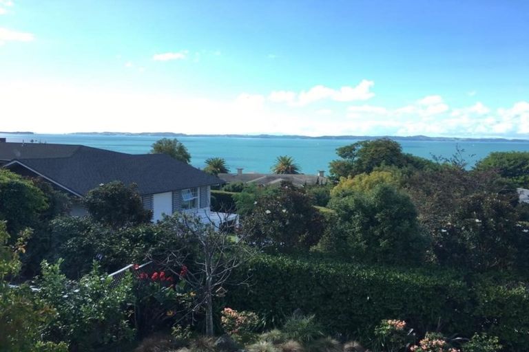 Photo of property in 1a Burford Place, Mellons Bay, Auckland, 2014
