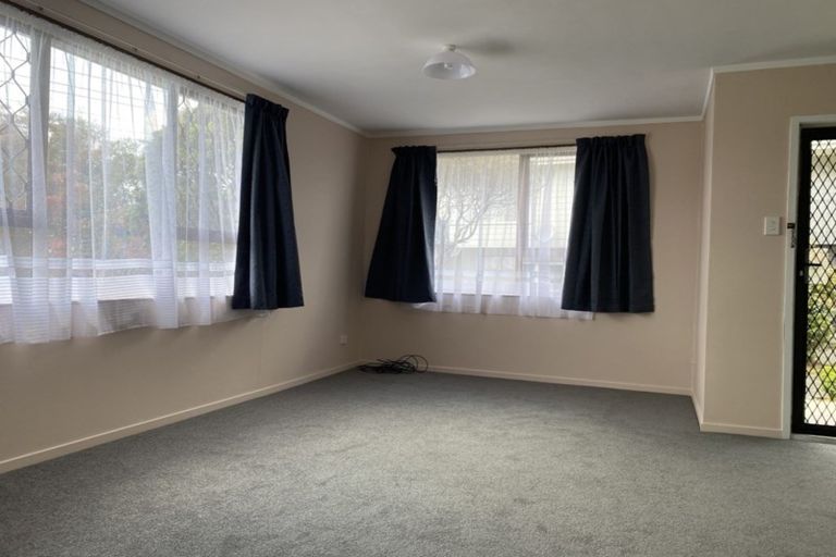 Photo of property in 2/52 Butterworth Drive, Glendene, Auckland, 0602