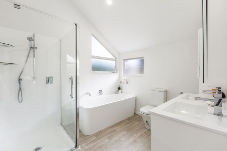 Photo of property in 18b Holiday Road, Stanmore Bay, Whangaparaoa, 0932