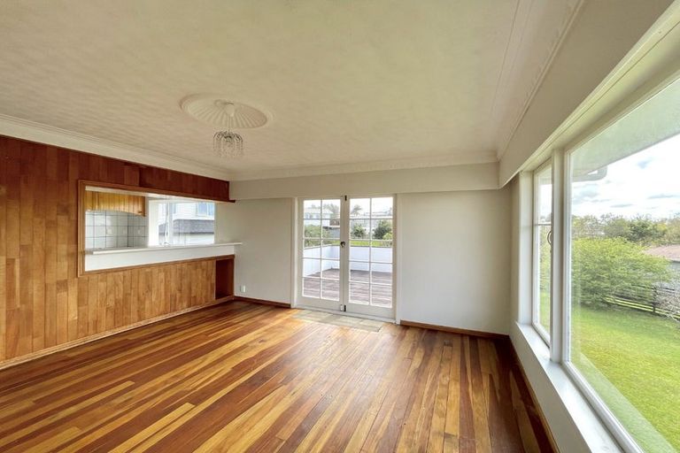 Photo of property in 3 Taha Road, Te Atatu South, Auckland, 0610