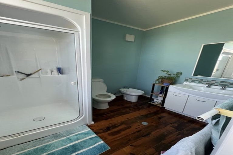 Photo of property in 18 Singers Road, Korokoro, Lower Hutt, 5012