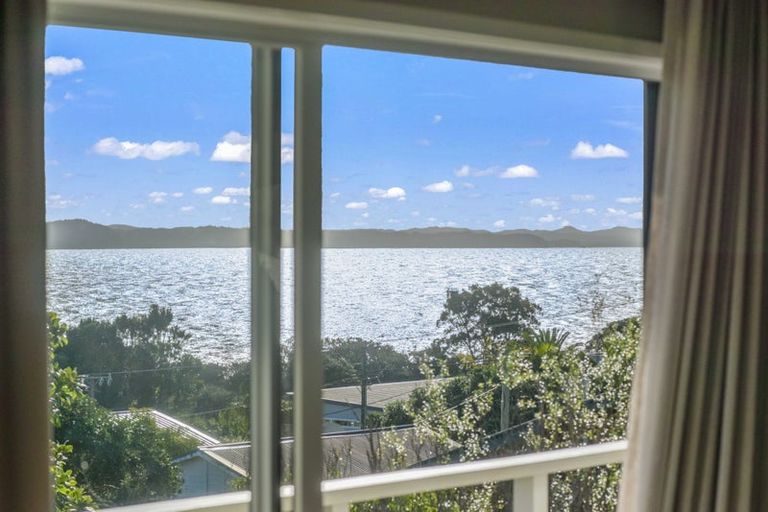 Photo of property in 1297b Whangaparaoa Road, Army Bay, Whangaparaoa, 0930