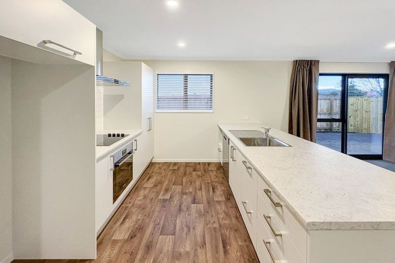 Photo of property in 35 Whiteoak Drive, 7604