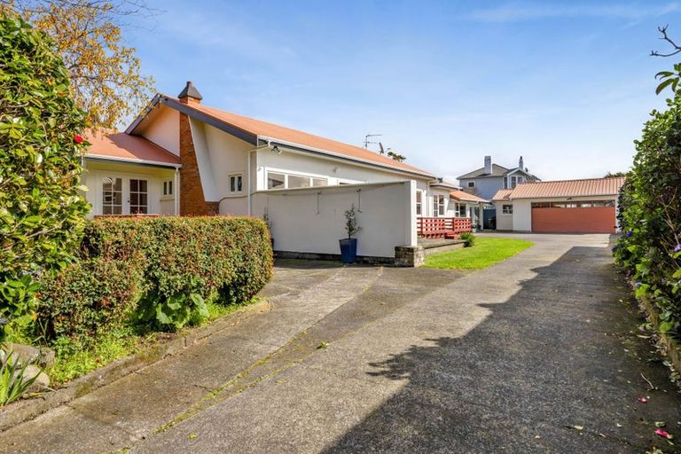 Photo of property in 19 George Street, Hawera, 4610