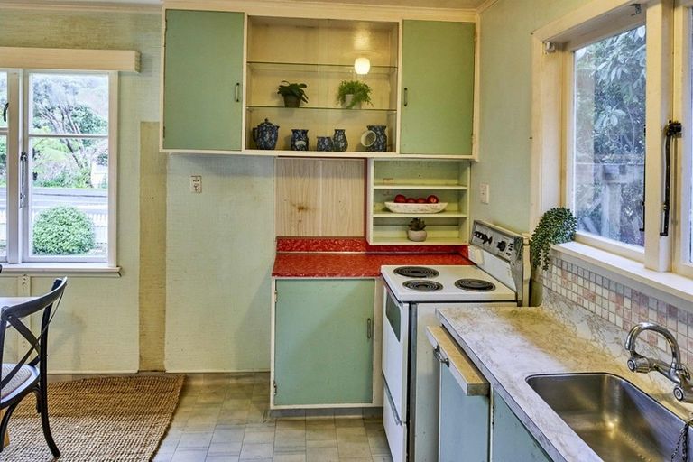 Photo of property in 112 Oriel Avenue, Tawa, Wellington, 5028