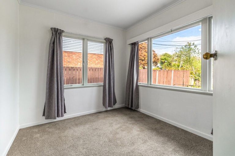 Photo of property in 21 Routley Drive, Glen Eden, Auckland, 0602