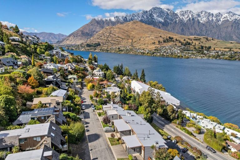 Photo of property in 14 Earnslaw Terrace, Queenstown, 9300