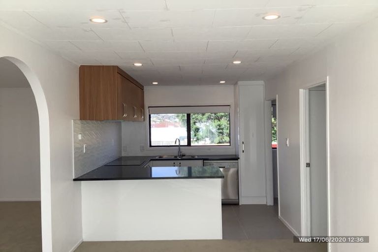 Photo of property in 12 Penruddocke Road, Half Moon Bay, Auckland, 2012