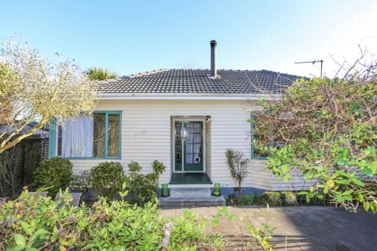 Photo of property in 14 Aorangi Road, Bryndwr, Christchurch, 8053