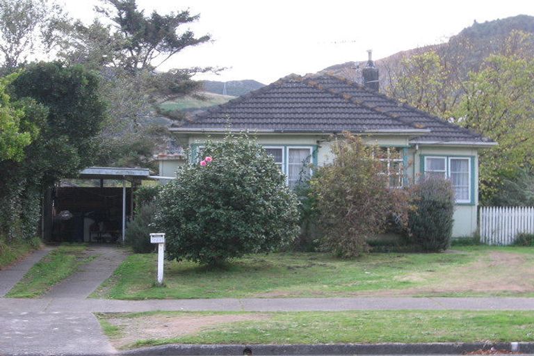 Photo of property in 141 Reynolds Street, Taita, Lower Hutt, 5011