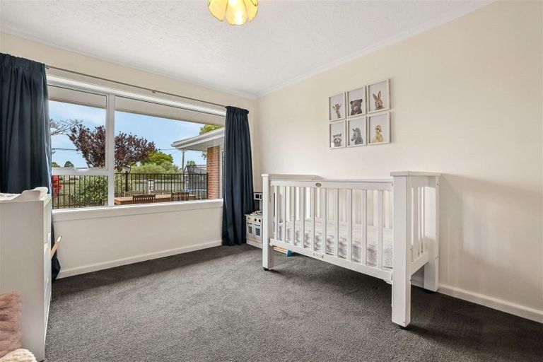 Photo of property in 6 Daniels Road, Redwood, Christchurch, 8051