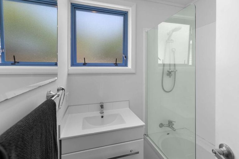 Photo of property in 25 Woodleigh Street, Frankleigh Park, New Plymouth, 4310