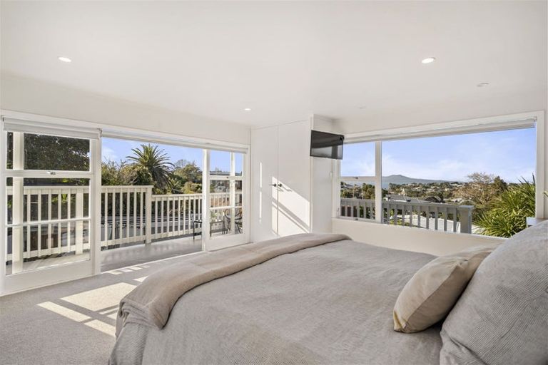 Photo of property in 1/306 Beach Road, Campbells Bay, Auckland, 0630