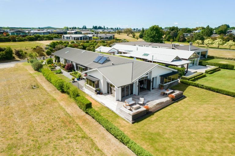 Photo of property in 32 Kuiwai Drive, Rainbow Point, Taupo, 3330