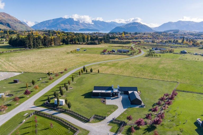 Photo of property in 10 Little Orchard Way, Wanaka, 9382
