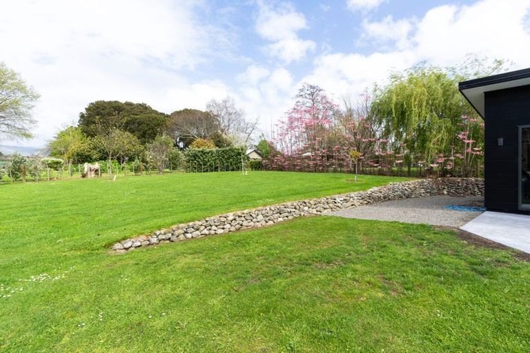 Photo of property in 112 Kawiu Road, Levin, 5510