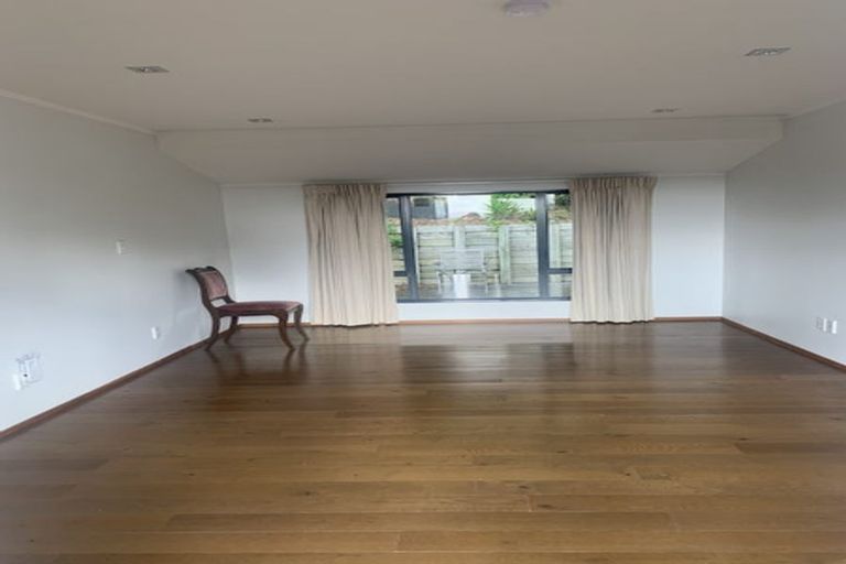 Photo of property in 14 Bonnard Place, West Harbour, Auckland, 0618