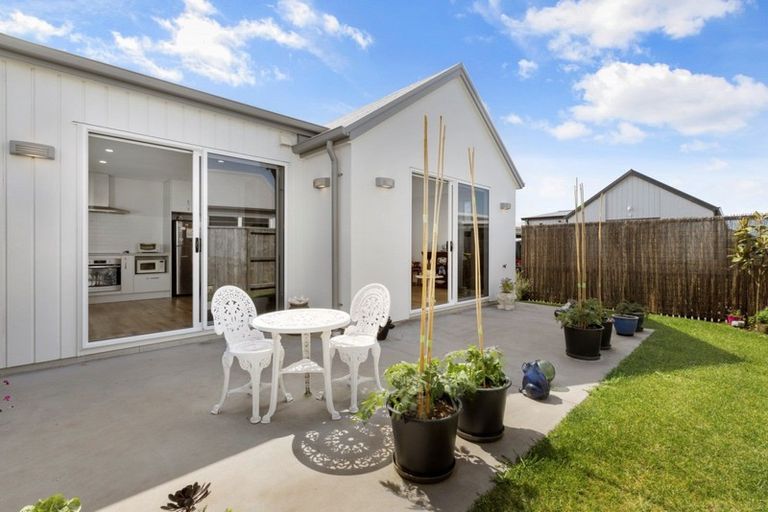 Photo of property in 2 Chain Place, Papamoa, 3118